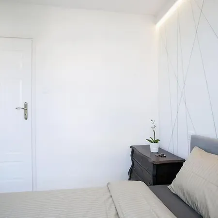 Heart Of Apt- Centre! Old Town 5' Walk *