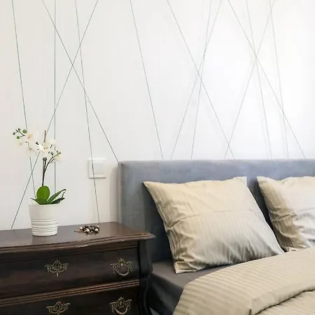 Heart Of Apt- Centre! Old Town 5' Walk *