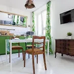 Heart Of Apt- Centre! Old Town 5' Walk